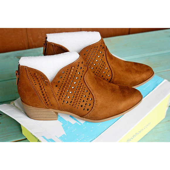 City Classified Chestnut Booties 6 Shoes Cut Outs Ankle Boots Suede Emerge - Picture 4 of 9